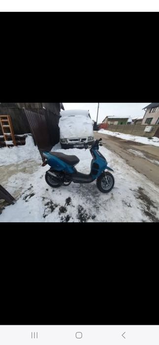Vând scuter aprillia