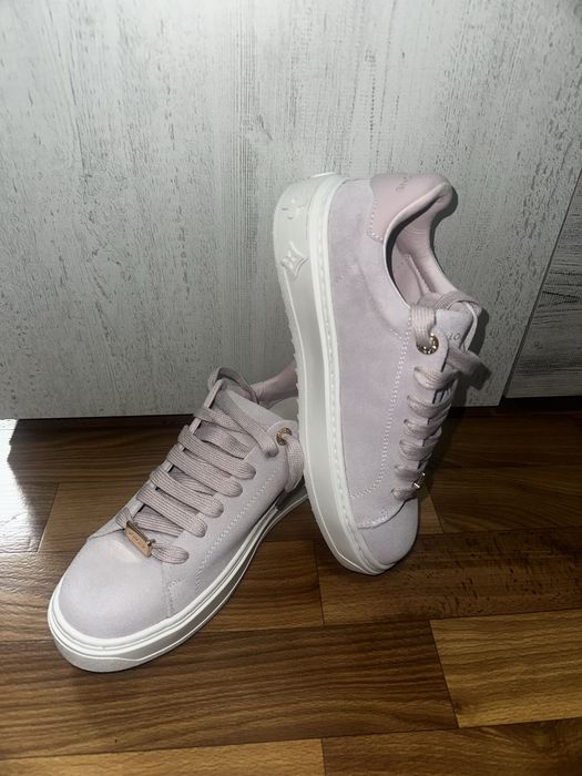 Продам кроссы новые