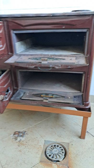 Печка с фурна на дърва