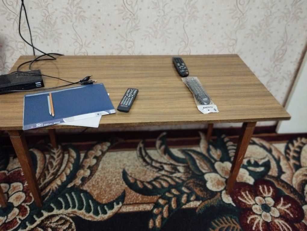Стол письменный, шкаф,  сервант  и журнальный столик в