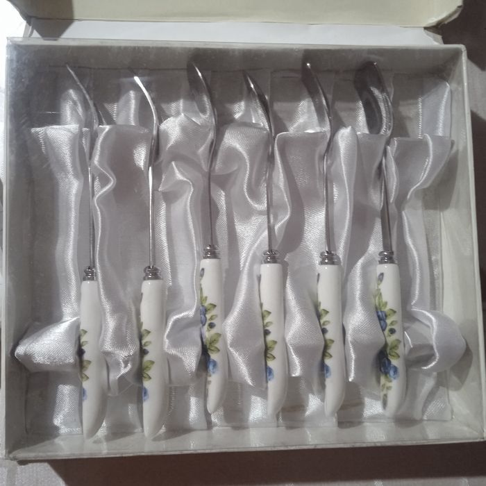 Набор столового прибора.