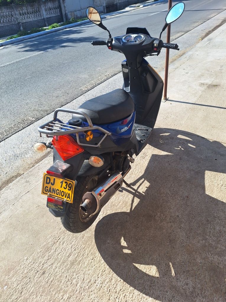 Vând urgent scuter 49 2t