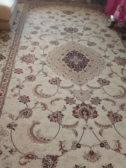 Продам ковер в общую комнату