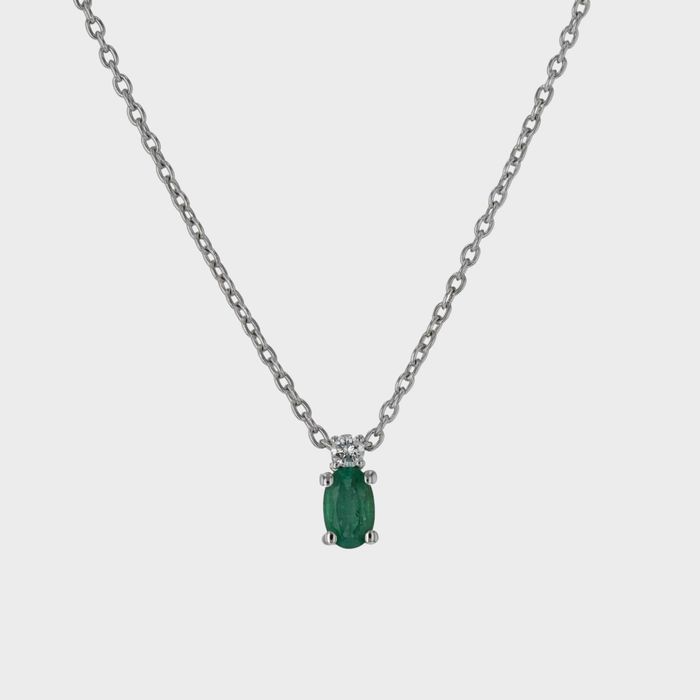 Lant cu pandantiv aur alb cu smarald si diamant cod 9540