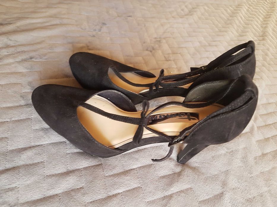 Обувки велурени официални черни.