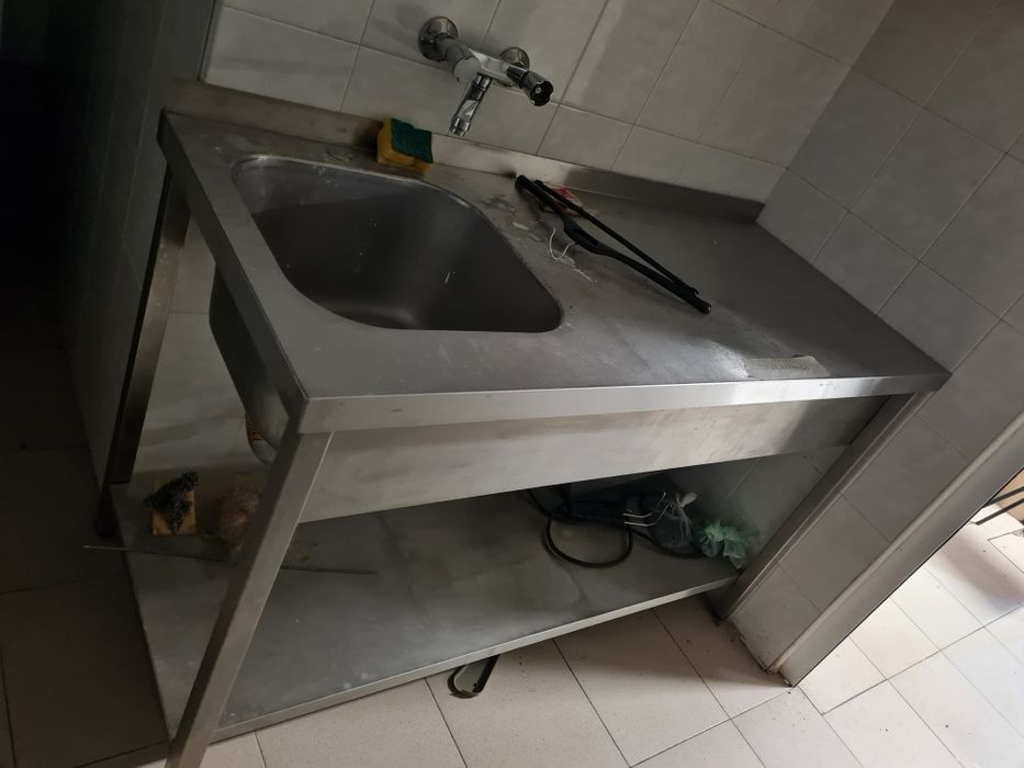 Маси, мивки работни плотове от неръждаема стомана