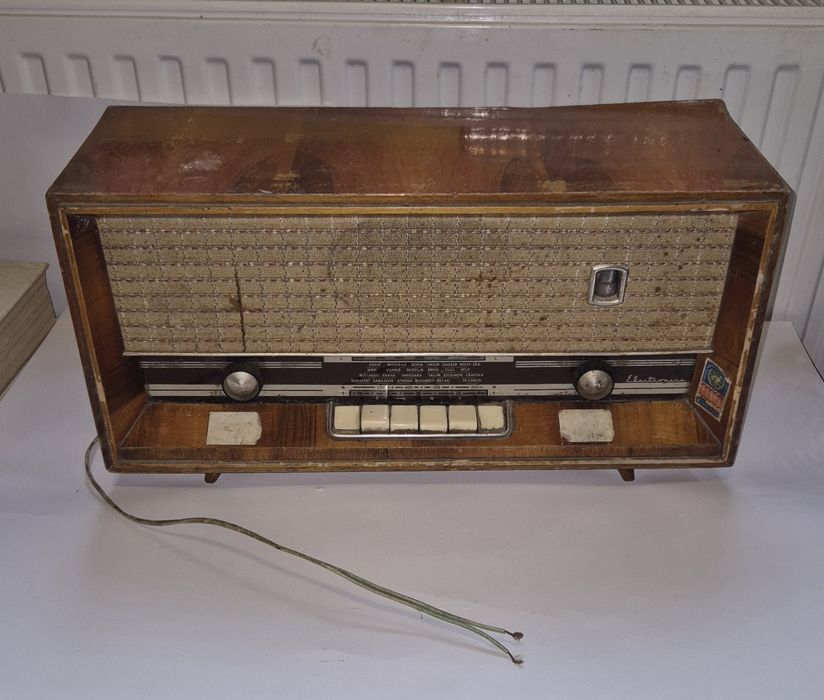 Radio vechi romanesc Carmen 3 pe lampi