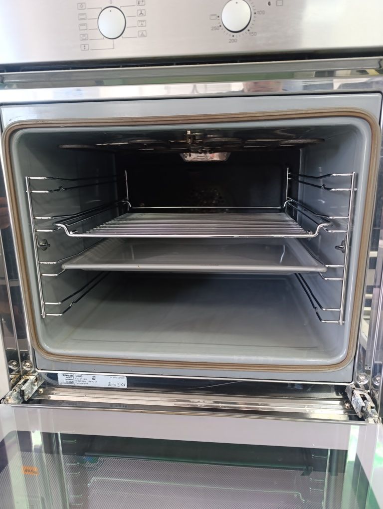 Фурна за вграждане Miele