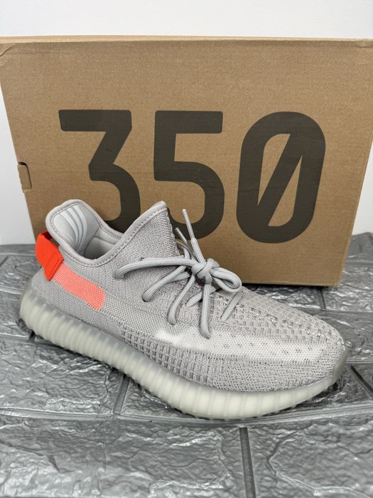 Yeezy 350 v2  Tail Light