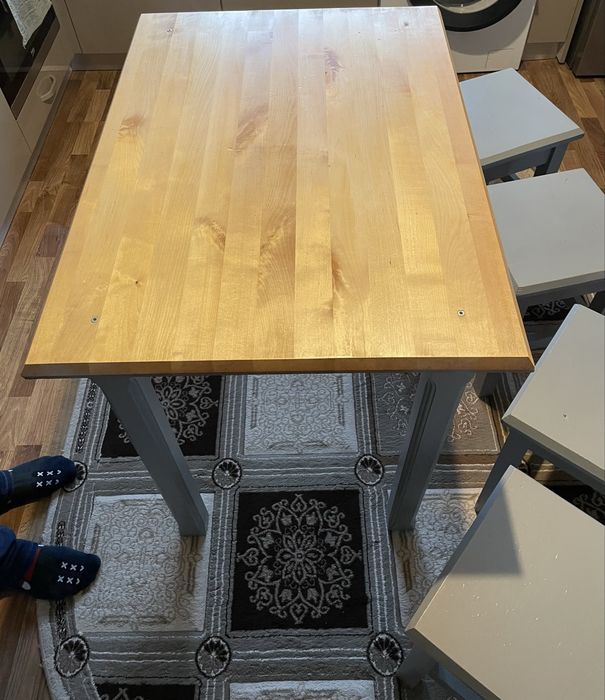 De vânzare masa bucatatie cu 4 scaune