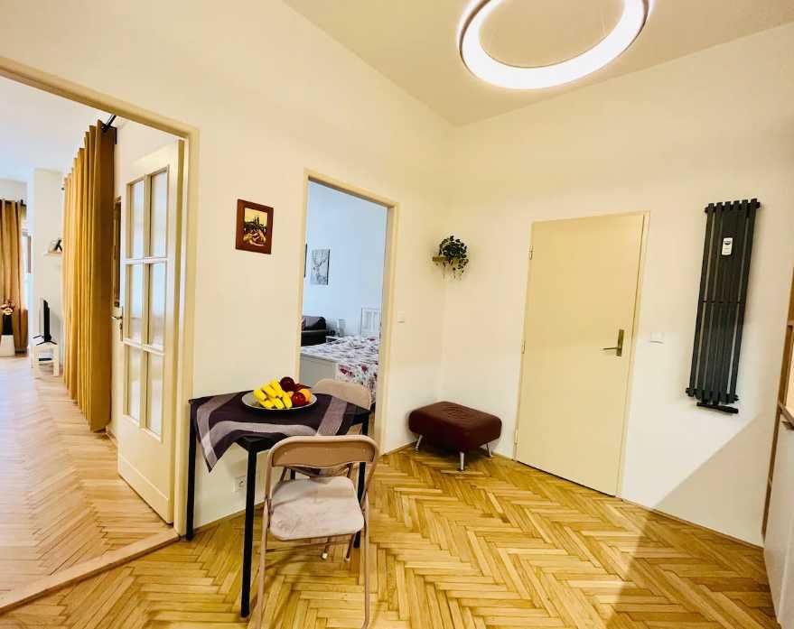 Дава се под наем Тристаен апартамент в Пловдив, Център - 89 кв.м за 372.3 € - Снимка #1