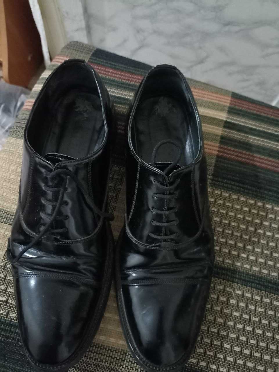 Продаются туфли черные