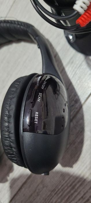 Casti wireless sau fir