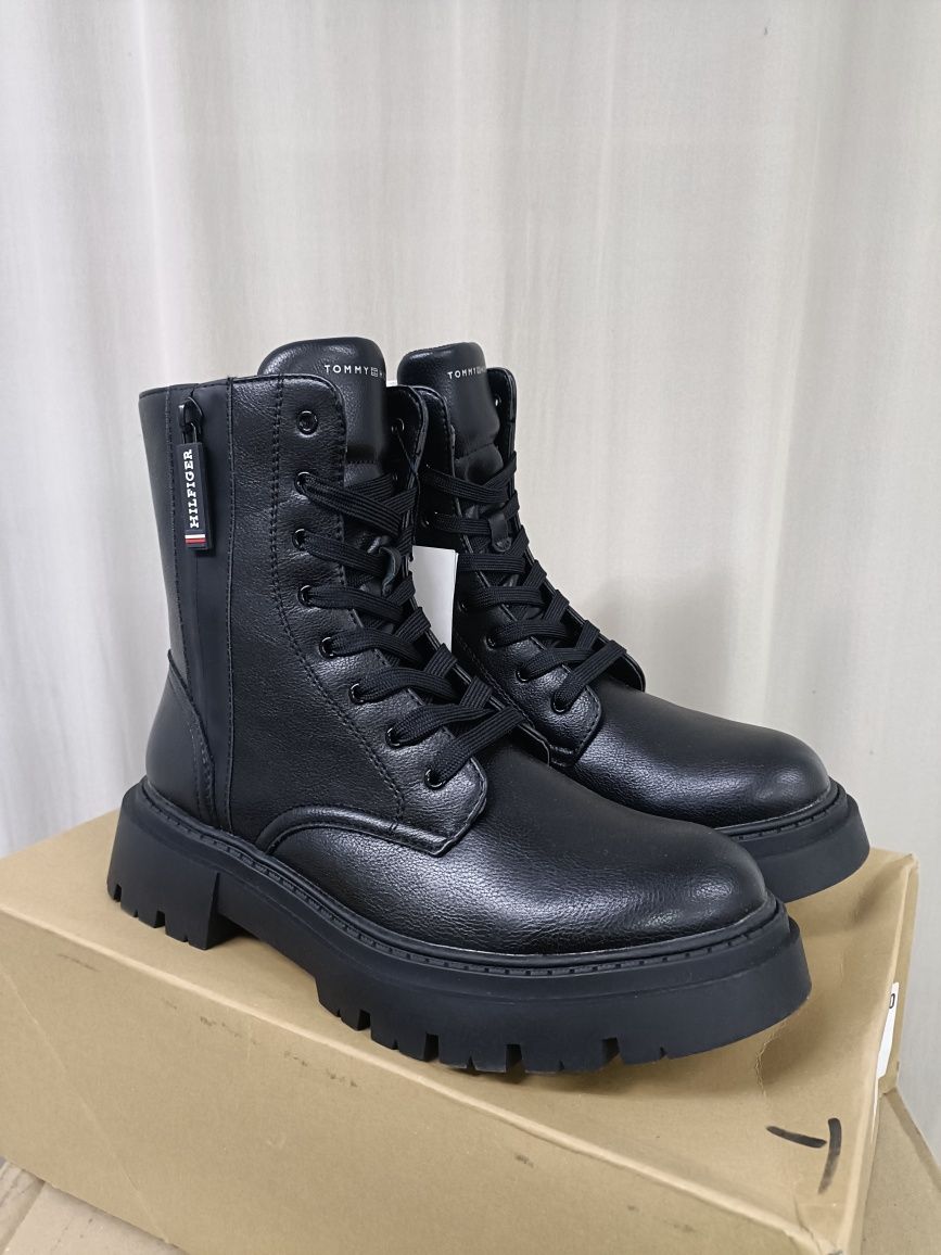 Ботуши Tommy Hilfiger номер 38 код 12A