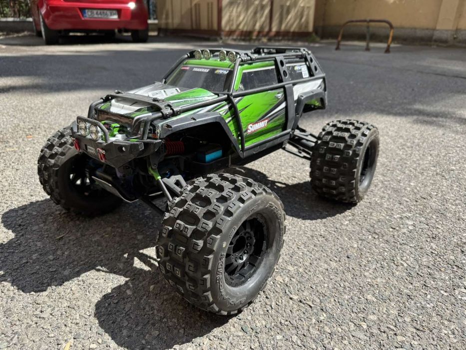 Продавам Traxxas summit
