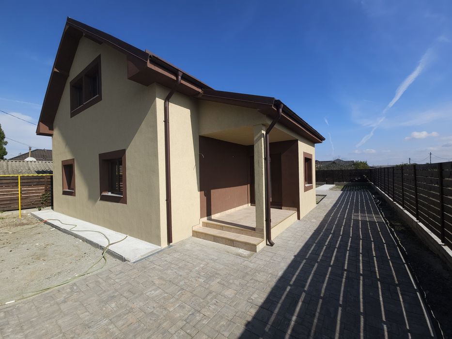 Casa de vanzare Slatioara ( la 2 pasi)