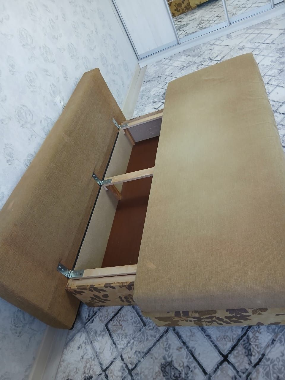 Продам диван. Б/у.
