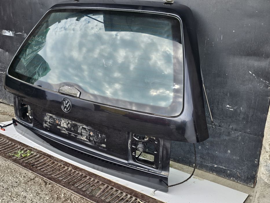 Haion original Volkswagen Passat B4 Variant 1993 - 1997

Stare buna. F