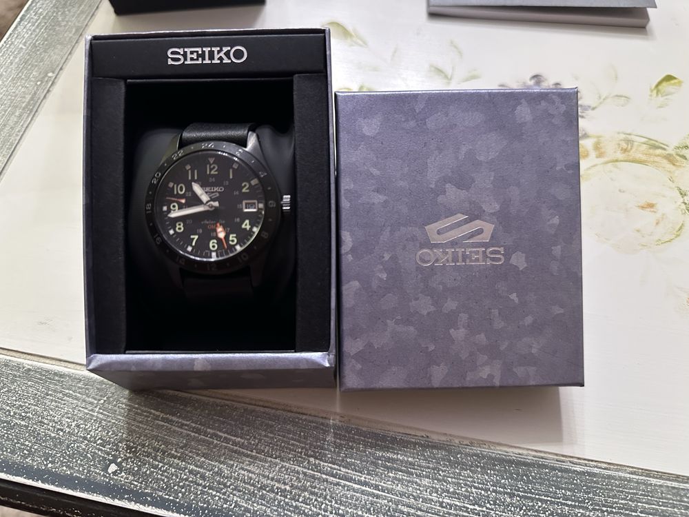 Seiko 5 sports field gmt