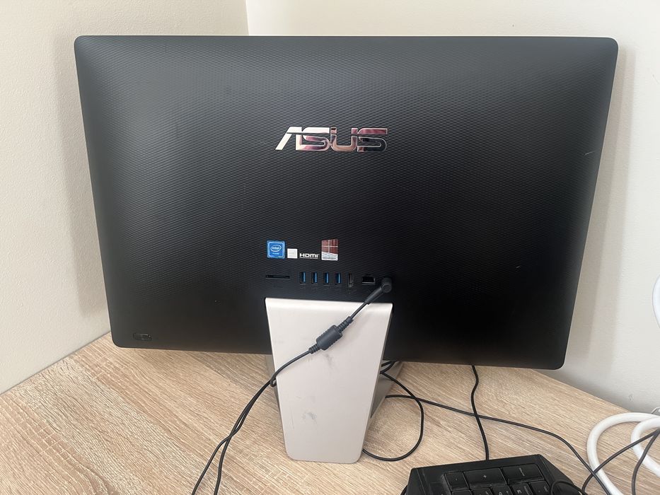 De Vanzare All in One PC. ASUS V221id