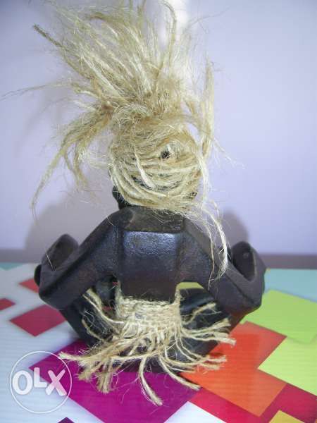 Дървена фигурка 'Мъж с тарамбука"