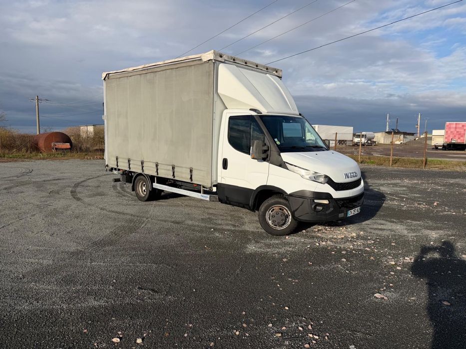 Vând Iveco daily 35c 15 cu prelata