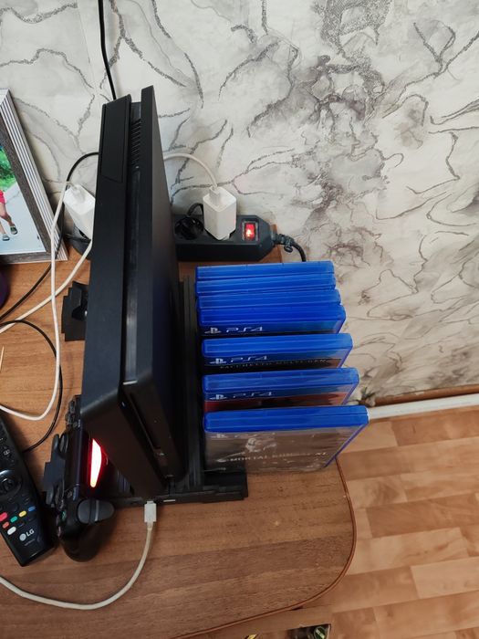 Продаётся PS4 slim. 1тирабайт памяти