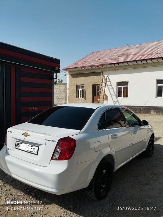 Лассети 1.8 сотилади