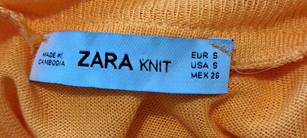 Vând rochii noi cu eticheta.