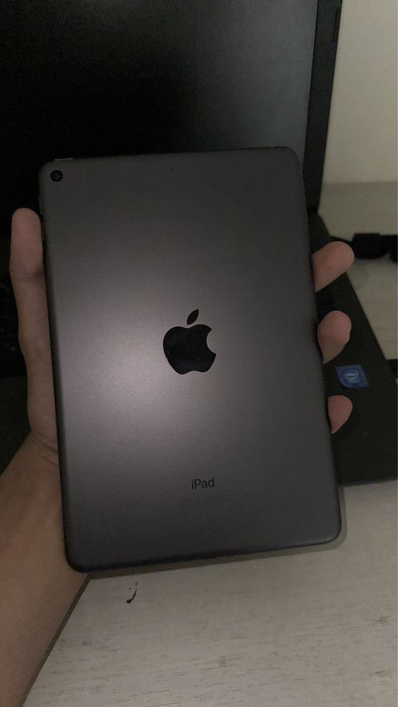 Продается срочно iPad 5 Mini, 64 ГБ, с установленным Jailbreak.