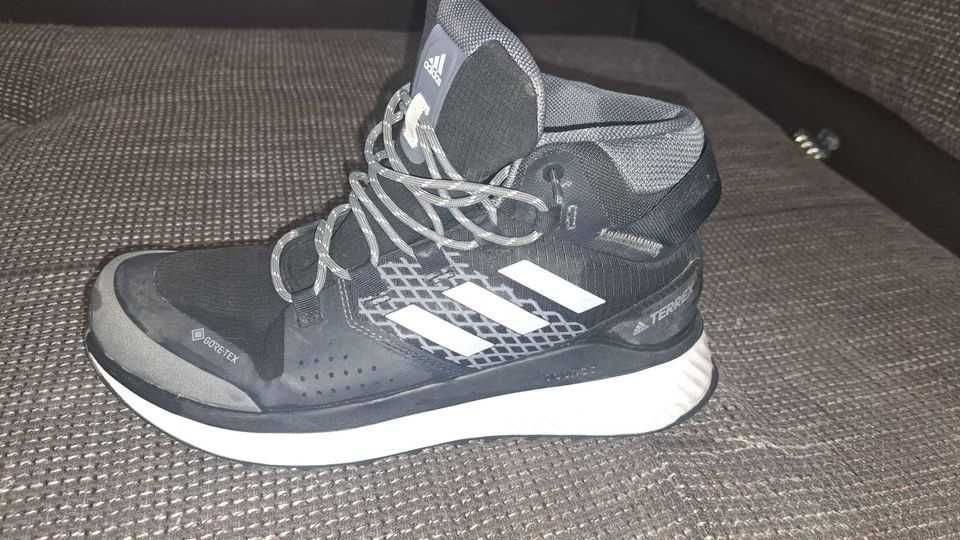 Adidas Terrex - goretex de vanzare - aproape nou