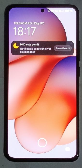 Xiaomi 13 t pro cu urme fine de zgârieturi pe ecran