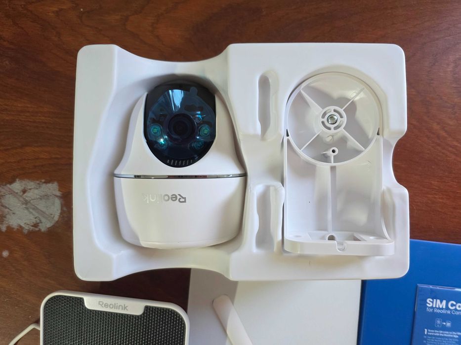 Camera de supraveghere cu Panou Solar, Reolink Go PT Plus G430 cu 4G