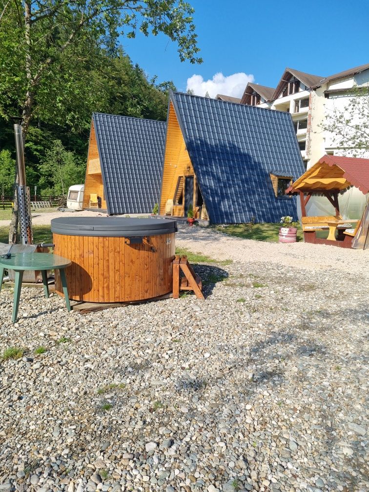 Căsuțe tip A cabana la munte cu ciubar