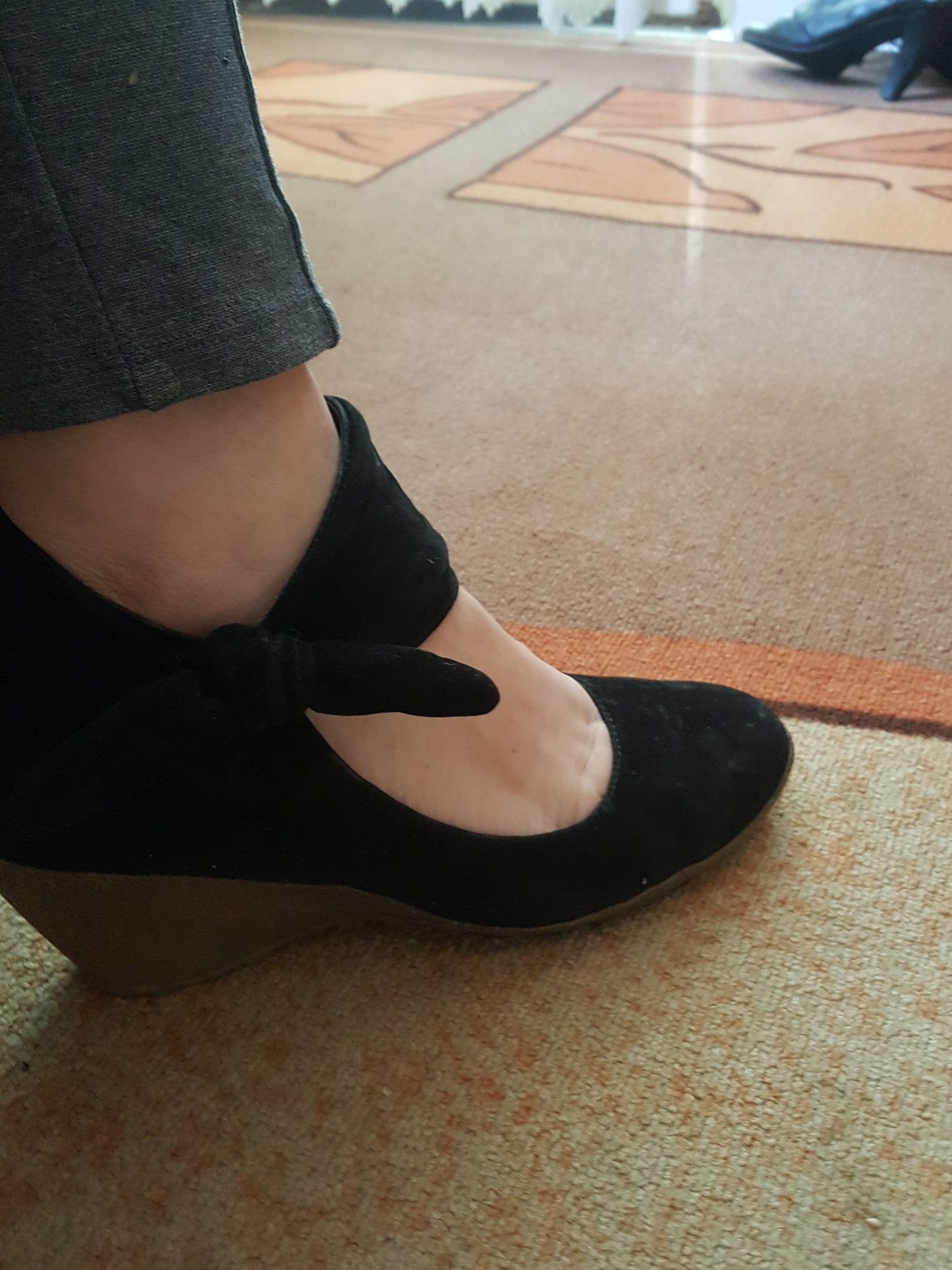 Велурени обувки