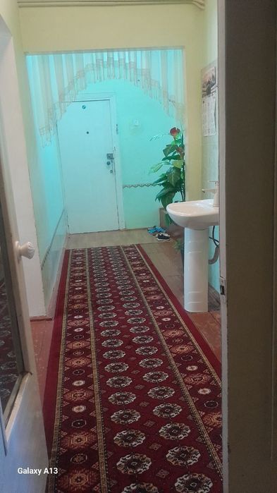 Raysentirda  5 xonali kvartira sotilodi