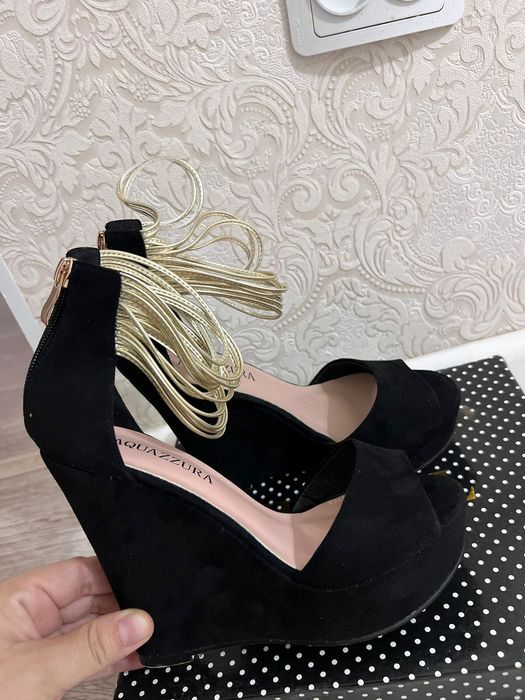 Продаются босоножки