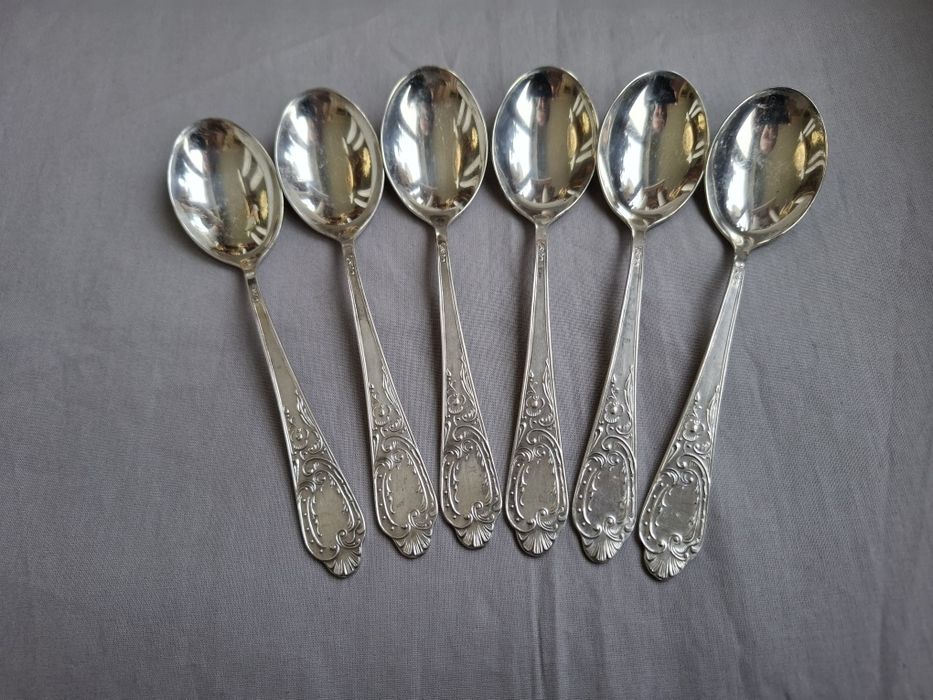 Серебояные чайные ложки.