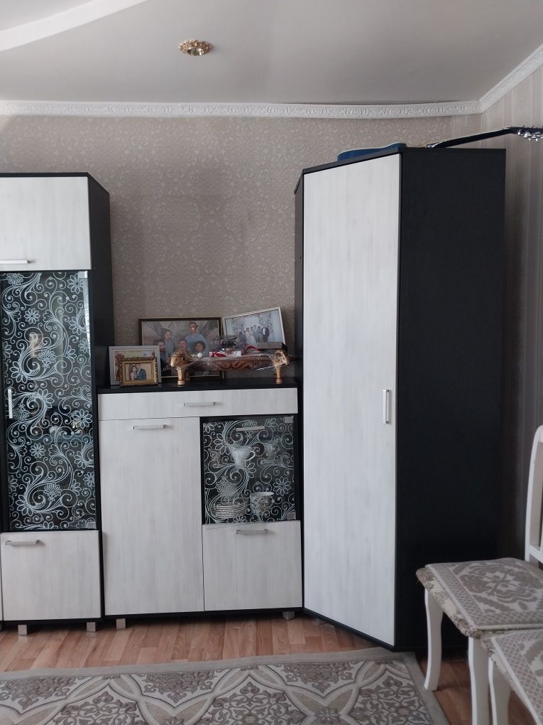 Мебель модульная . Стол стулья