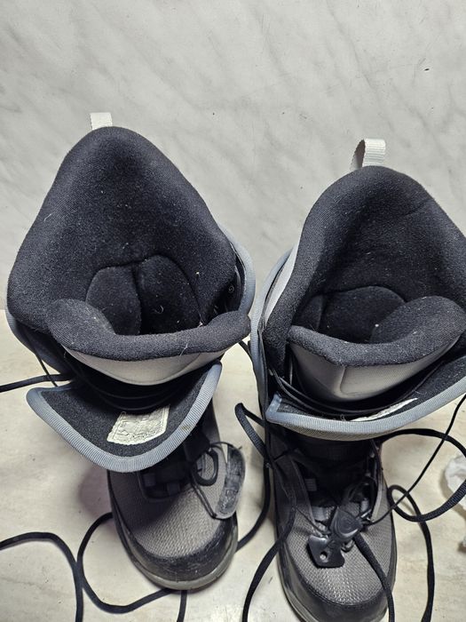 Boots 135 buti placa snowboard  Ride  mărimea 42  (  27 cm) .