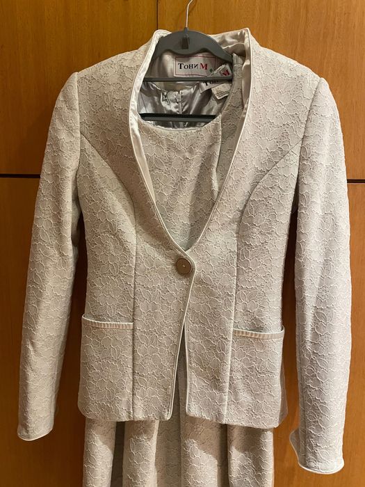 Костюм рокля и сако , бяло сатен и тафта