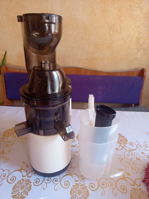 Соковыжималка продам