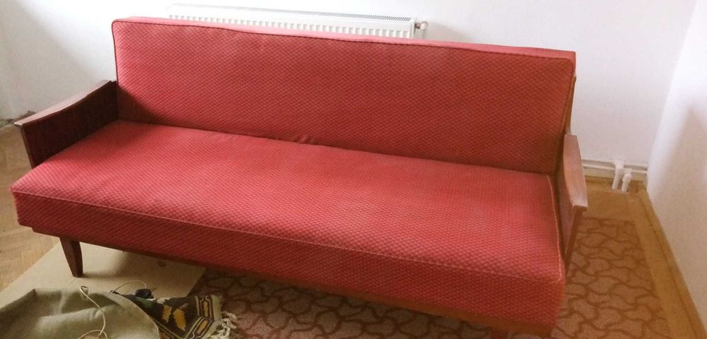 Canapea vintage din lemn masiv