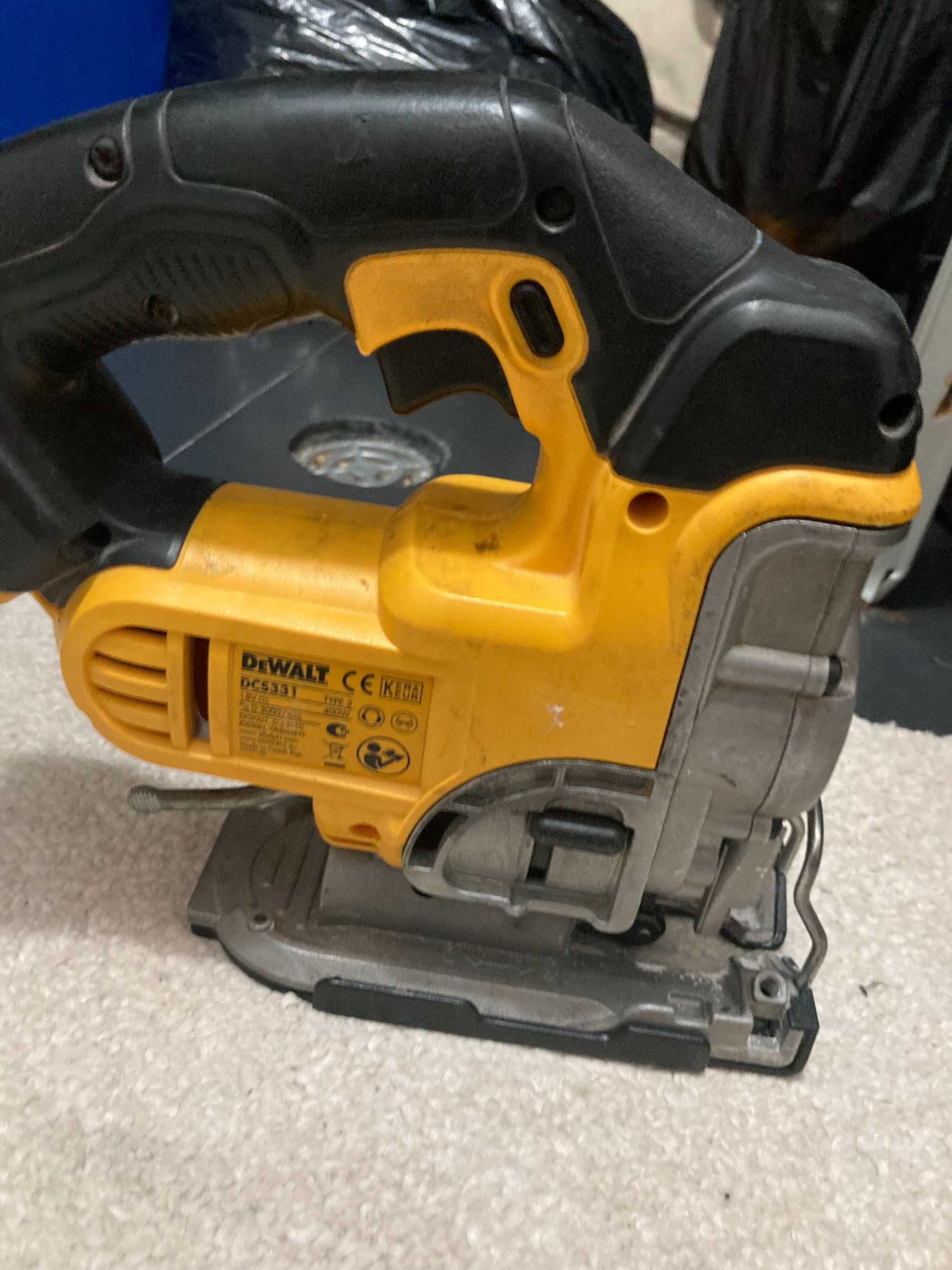 Прободен трион DeWALT DCS331N