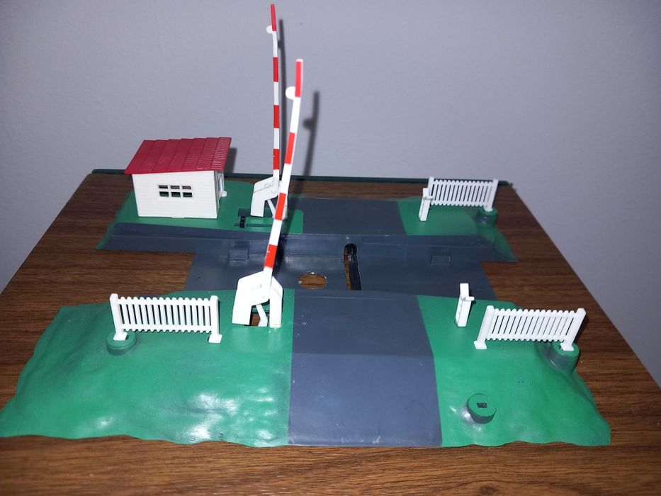 REZERVAT Trecere la calea ferata Mehano, scara HO ptr diorama trenulet