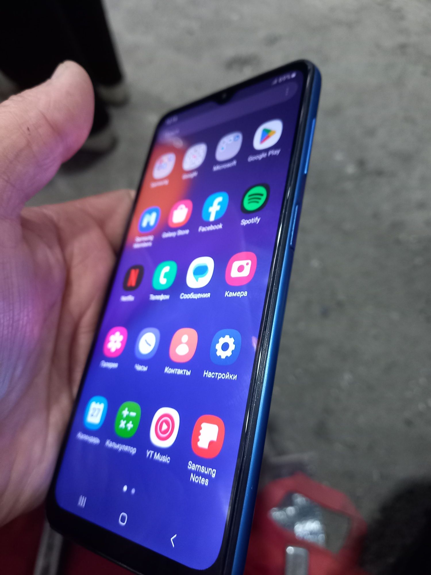 A12 samsung ideal holati tiniq 32GB hotirasi 2 sim kartasi imeyka bo'g