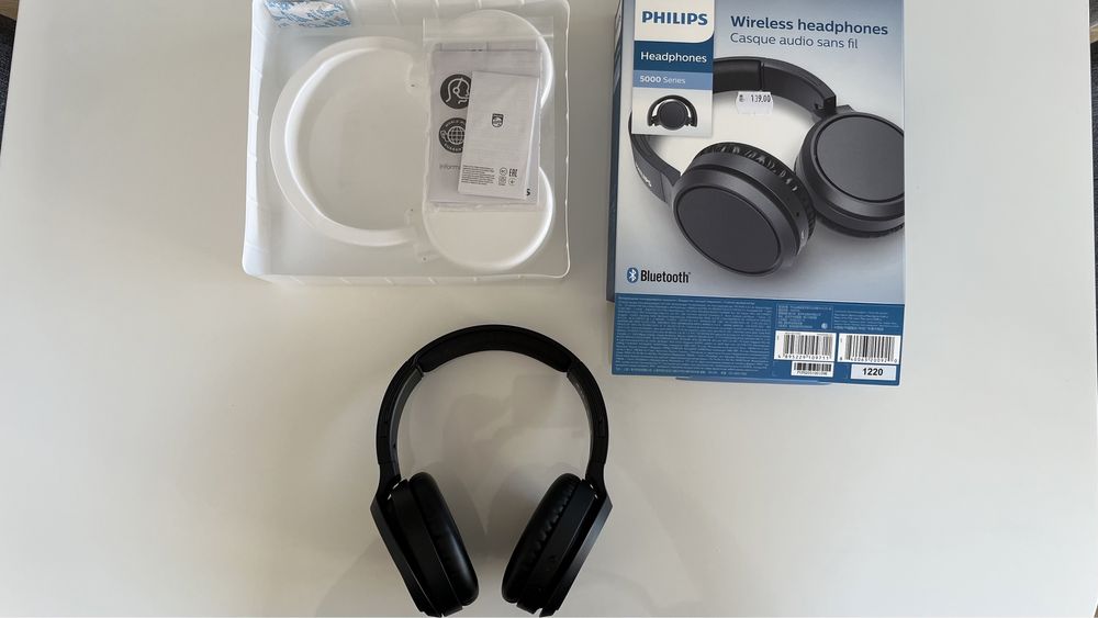 НОВИ Philips Bluetooth слушалки over the ear модел TAH5205BK/00