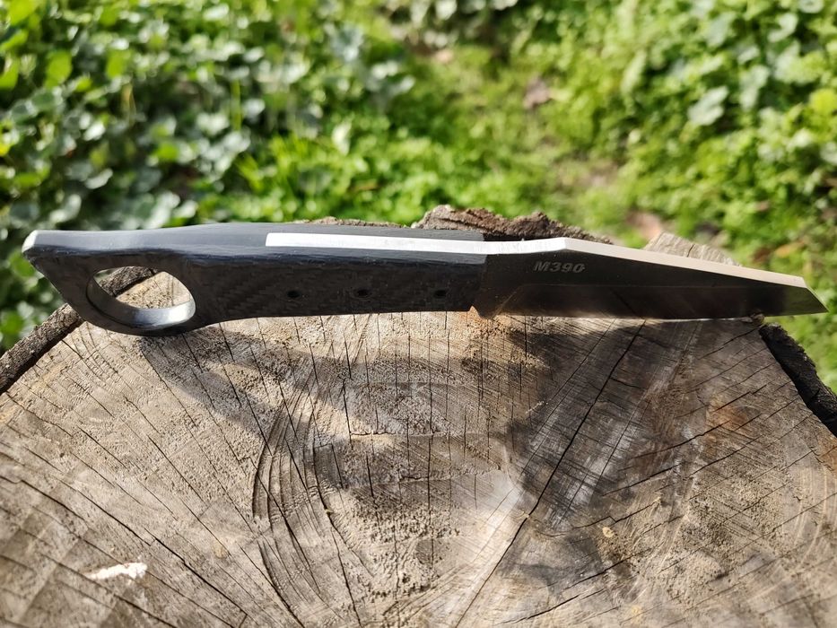 Нож от премиум стомана...