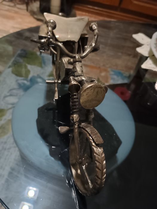 Продавам сувенир мотор