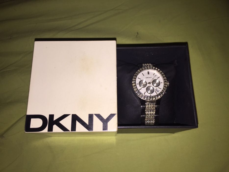 Ceas DKNY (Donna Karan New York) argintiu cu cristale